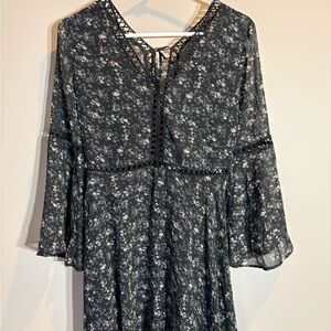 Floral Lace-Trim Long Sleeve Dress in Black